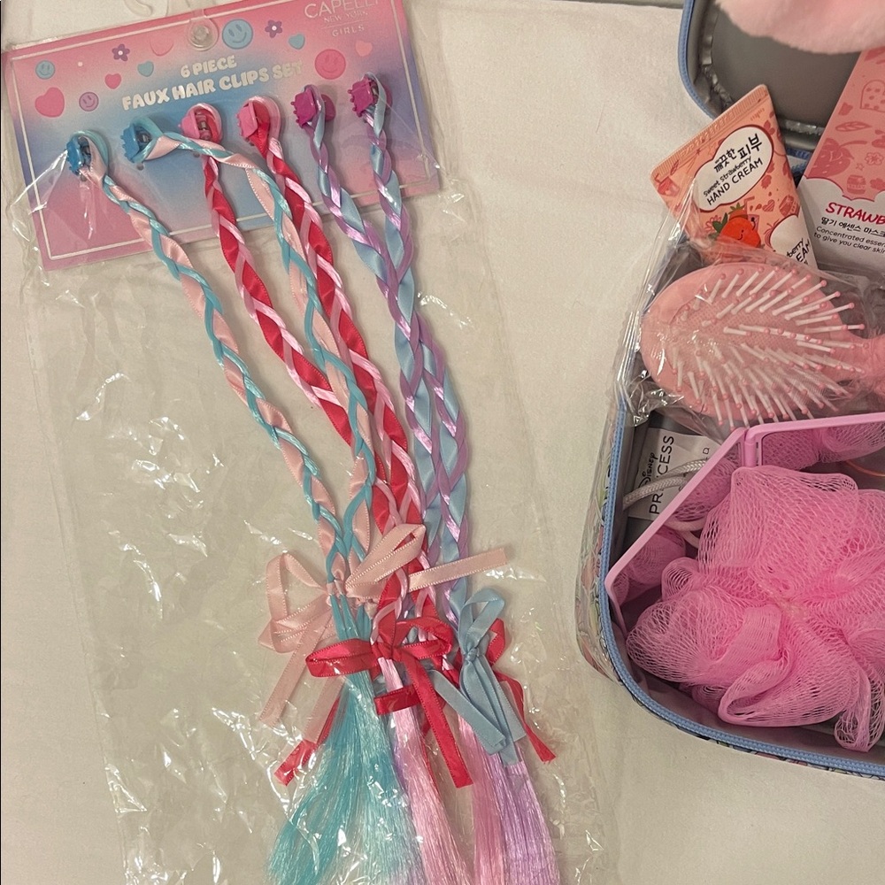 Disney $75 Value Pink Kids Spa & Hair Accessory Gift Set 16 Items Value - Picture 5 of 16